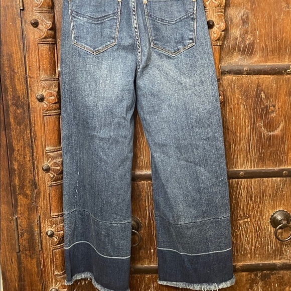 Judy Blue Cropped Wide Leg Jean High Waist
Raw Hem Denim Size 0/24 - Picture 7 of 9